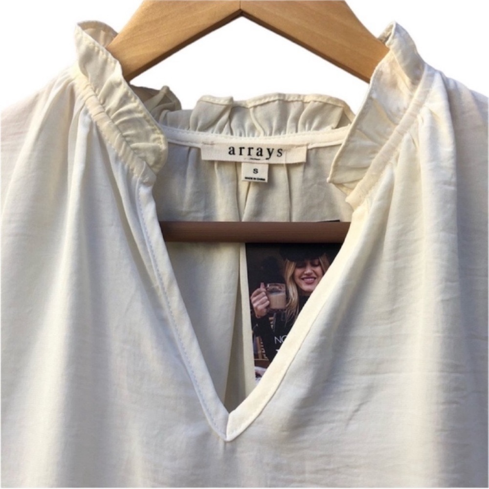 Split Neck, Ruffle Trim, Blouse, in an Ivory cream color NWT Women’s Size Large - Picture 6 of 9